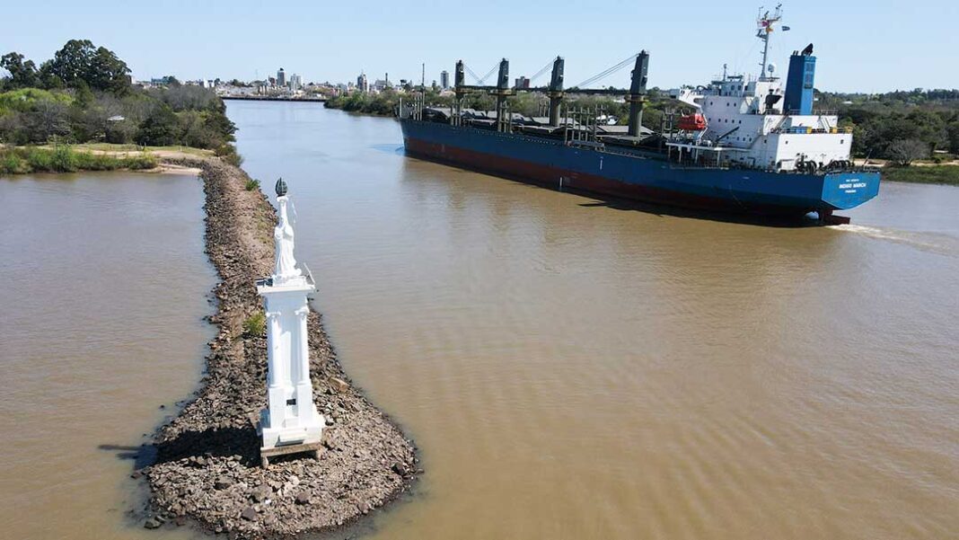 Un Nuevo Buque Comenz A Cargar En Concepci N Del Uruguay