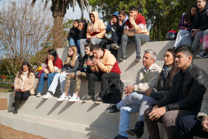 CHARLA-MALVINAS-PLAZA-ARTIG