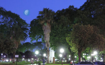 Policía implementa operativo en Plaza Ramírez por el partido de Argentina – Suiza