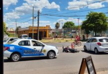 Violento choque en bulevar Yrigoyen y Ameghino dejó un motociclista lesionado