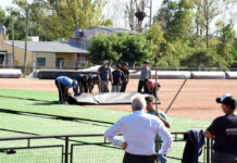 Comenzó la instalación del piso de la nueva cancha de hockey