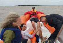 Martín García: Prefectura rescató a cuatro tripulantes que cayeron al agua