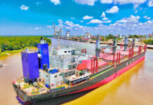 Dos cargueros, un buque petrolero y una draga: Intensa actividad en el puerto de Concepción del Uruguay