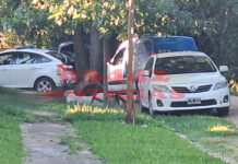 Persecución y audacia: Robaron una moto en pleno centro, la policía los acorraló y escaparon a pie