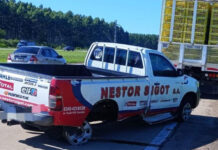 Colisión en la Autovía Artigas: Camión avícola y una camioneta chocaron a la altura de La Clarita