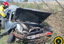 Vuelco en el camino a Santa Anita: un hombre de 70 años salvó su vida de milagro tras perder el control de su auto