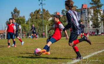Cumple su sueño: Niño uruguayense sigue dando que hablar en Independiente de Avellaneda