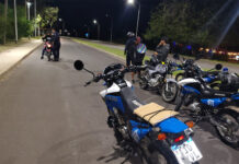 Persecución y daños en la Defensa Norte: un menor de 15 años huyó de un control y atacó una moto policial