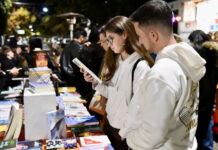 Concepción se encontró alrededor de los libros