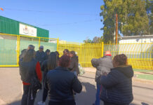 Tensión y reclamo: Familias se manifestaron frente a Granja Tres Arroyos por el pago de cuotas alimentarias