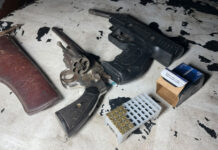 Operativo en Concordia: Investigaban un hurto, hallaron armas, municiones y marihuana, y terminaron detenidos