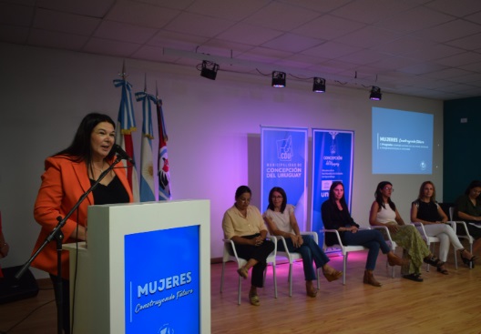 Mujeres construyendo futuro