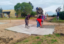 Construyen badenes en el loteo Pueblo Escondido
