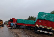 Despiste de Camión en ruta 4 KM- Los Charrúas