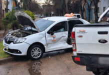 Un auto de alquiler chocó contra una camioneta en 9 de Julio y Alberti