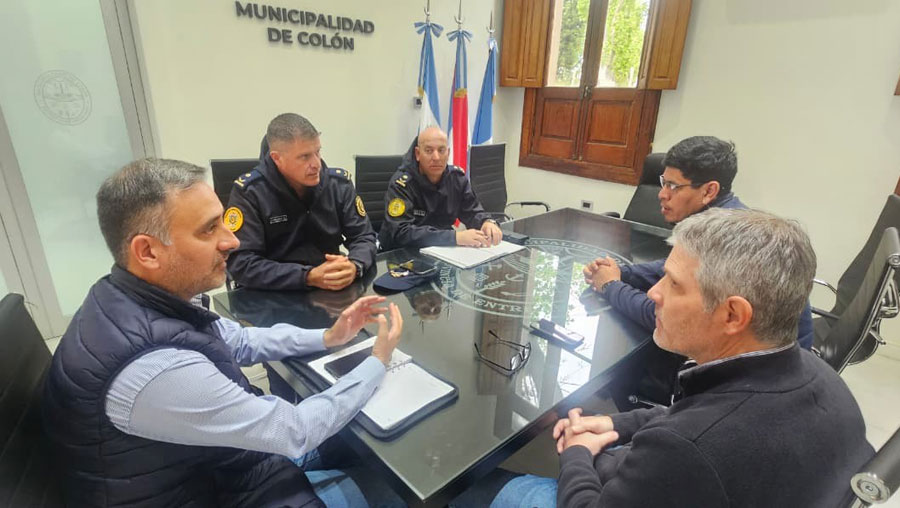 La Municipalidad de Colón y la Policía Departamental fortalecen la coordinación en seguridad, tránsito y prevención
