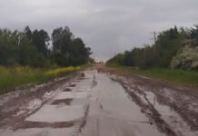 Vecinos denuncian el estado de abandono del camino viejo a San Justo: «Se transformó en una pileta»